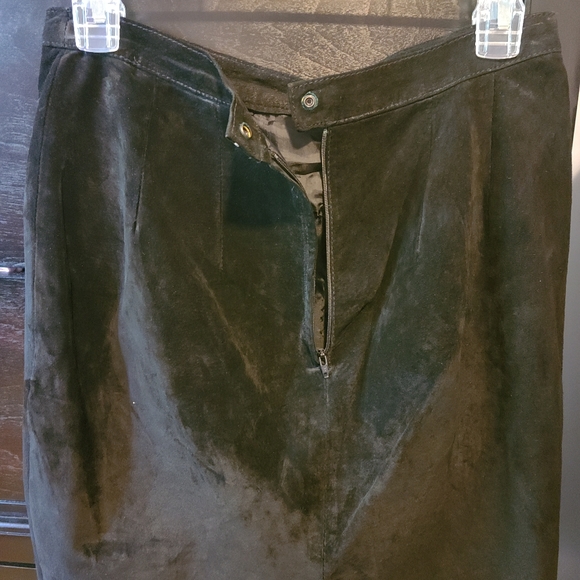 *J.R.T Black Leather Skirt - Picture 3 of 5